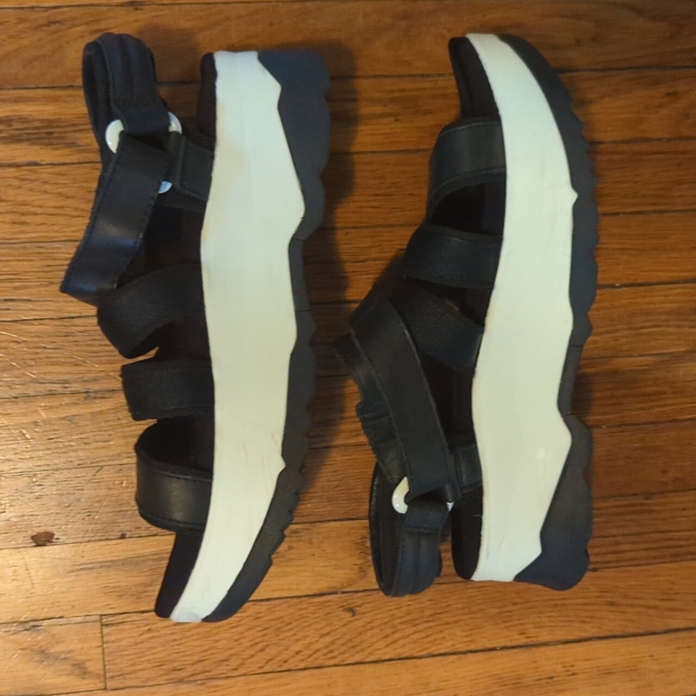 Teva Zamora Black & White Platform Sandals🖤🤍⚪◼️Size 9